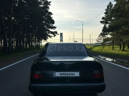 Mercedes-Benz E 200 1993 года за 1 850 000 тг. в Петропавловск – фото 4