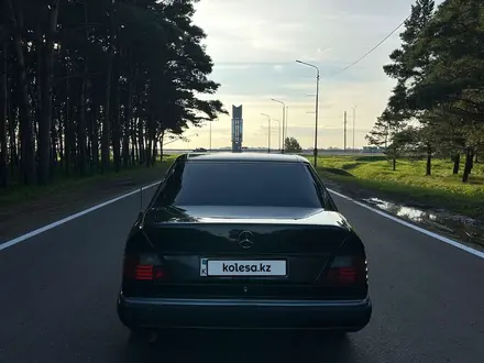 Mercedes-Benz E 200 1993 года за 1 850 000 тг. в Петропавловск – фото 3