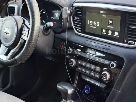 Kia Sportage 2019 года за 11 800 000 тг. в Атырау – фото 4