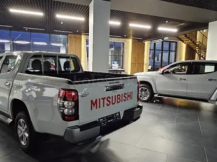 Mitsubishi L200 2023 года за 14 200 000 тг. в Актобе – фото 2