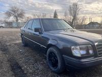 Mercedes-Benz E 260 1992 годаfor850 000 тг. в Усть-Каменогорск