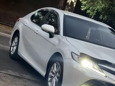 Toyota Camry 2018 года за 12 250 000 тг. в Астана – фото 33