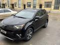 Toyota RAV4 2018 года за 9 400 000 тг. в Жанаозен – фото 2