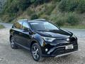 Toyota RAV4 2018 года за 9 400 000 тг. в Жанаозен