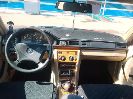 Mercedes-Benz E 230 1992 года за 750 000 тг. в Караганда – фото 21