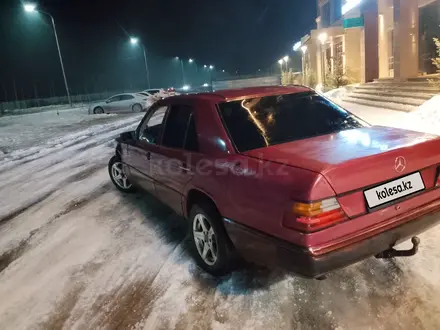 Mercedes-Benz E 230 1992 года за 750 000 тг. в Караганда – фото 6