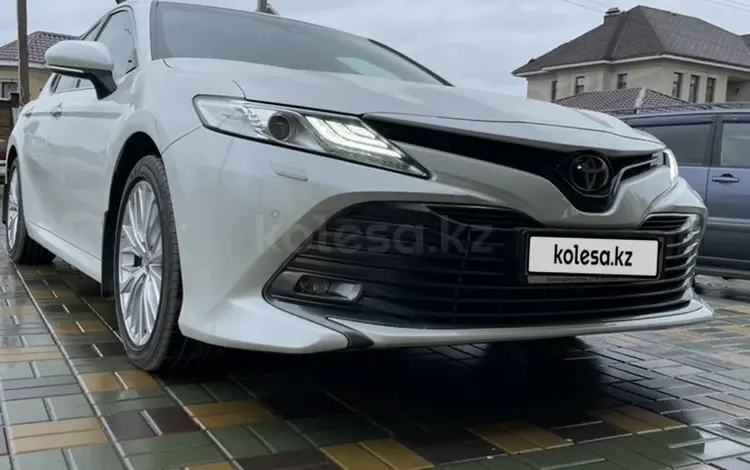 Toyota Camry 2021 года за 18 200 000 тг. в Уральск