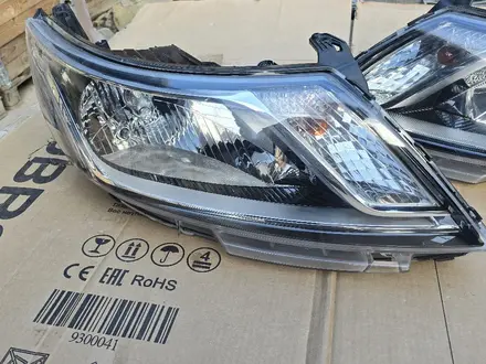 Фары передние на Kia Rio 3 Оригинал за 1 432 тг. в Шымкент – фото 2