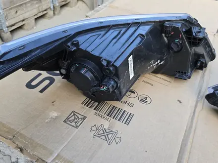 Фары передние на Kia Rio 3 Оригинал за 1 432 тг. в Шымкент – фото 4