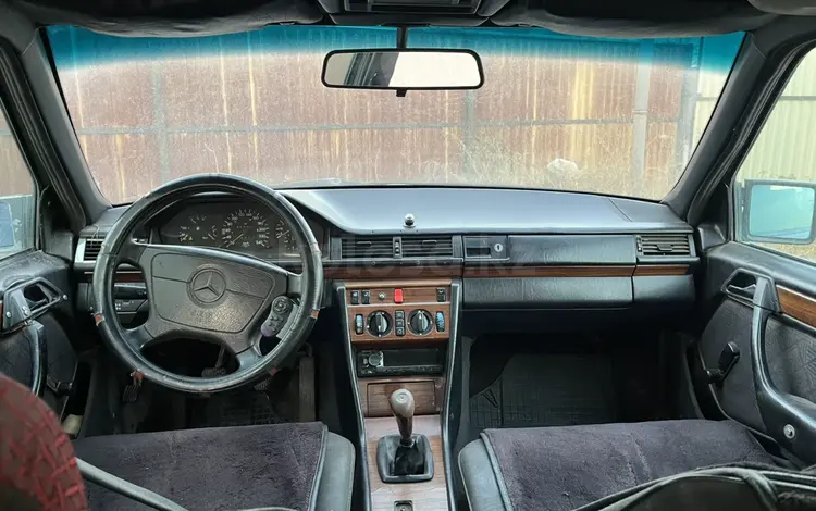 Mercedes-Benz E 200 1993 года за 350 000 тг. в Алматы