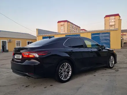 Toyota Camry 2018 года за 12 500 000 тг. в Атырау – фото 2