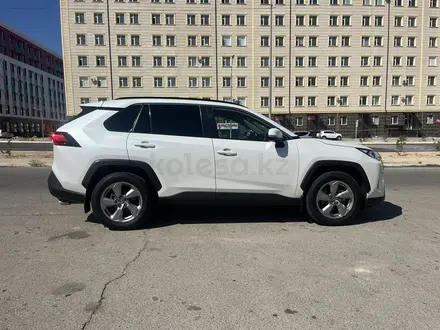 Toyota RAV4 2020 года за 14 900 000 тг. в Актау – фото 7