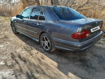 Mercedes-Benz E 230 1996 года за 3 000 000 тг. в Сарыкемер – фото 3