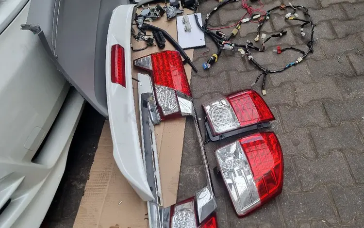 Задний фанарик Дверь багажник на Toyota Alphard 2008 за 75 000 тг. в Алматы