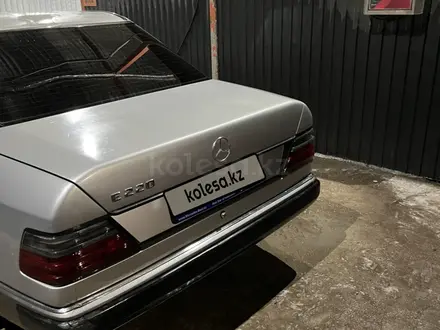 Mercedes-Benz E 220 1993 года за 2 200 000 тг. в Алматы – фото 7