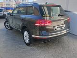 Volkswagen Touareg 2015 года за 15 500 000 тг. в Костанай – фото 2