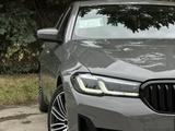 BMW 520 2021 года за 23 990 000 тг. в Костанай – фото 2