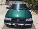 Volkswagen Passat 1995 годаүшін2 200 000 тг. в Тараз