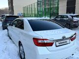 Toyota Camry 2014 года за 9 000 000 тг. в Астана – фото 2