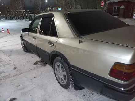 Mercedes-Benz E 260 1991 года за 800 000 тг. в Астана – фото 2
