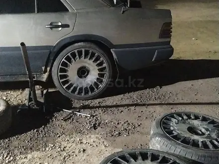 Mercedes-Benz E 260 1991 года за 800 000 тг. в Астана – фото 10