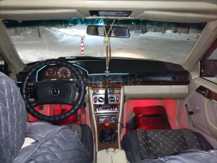 Mercedes-Benz E 260 1991 года за 800 000 тг. в Астана – фото 3