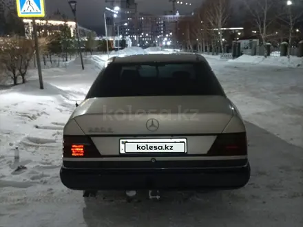 Mercedes-Benz E 260 1991 года за 800 000 тг. в Астана – фото 4