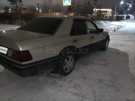 Mercedes-Benz E 260 1991 года за 800 000 тг. в Астана – фото 5