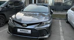 Toyota Camry 2023 года за 17 800 000 тг. в Астана – фото 2
