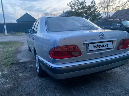 Mercedes-Benz E 200 1998 года за 2 750 000 тг. в Петропавловск – фото 8