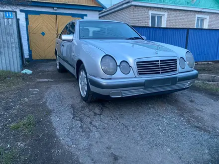 Mercedes-Benz E 200 1998 года за 2 750 000 тг. в Петропавловск – фото 3