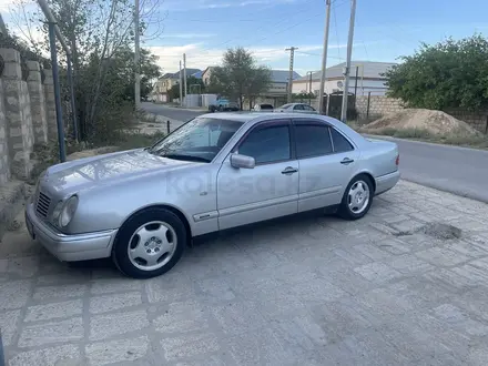 Mercedes-Benz E 420 1996 года за 3 300 000 тг. в Жанаозен