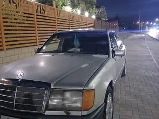 Mercedes-Benz E-Class, 1990