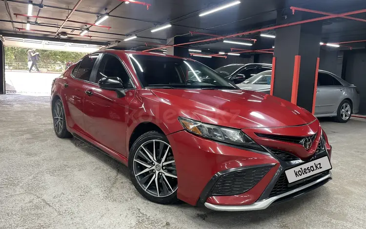 Toyota Camry 2021 года за 10 000 000 тг. в Астана