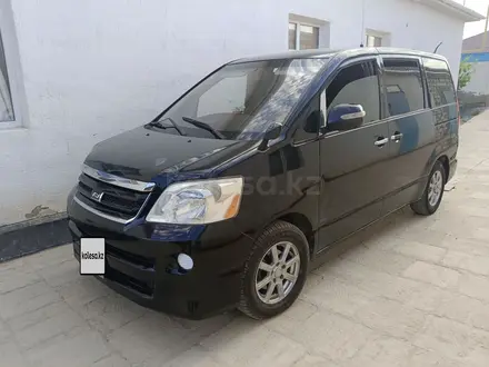 Toyota Noah 2003 года за 3 333 333 тг. в Актау – фото 3