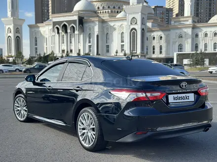 Toyota Camry 2018 года за 12 000 000 тг. в Астана – фото 3