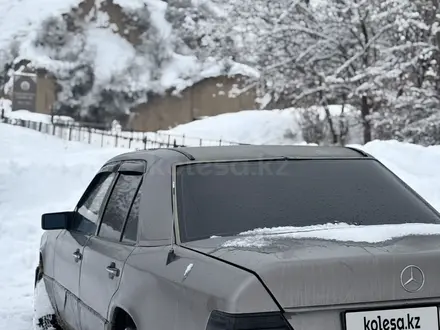 Mercedes-Benz E 220 1991 года за 750 000 тг. в Талдыкорган – фото 10