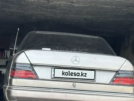 Mercedes-Benz E 220 1991 года за 750 000 тг. в Талдыкорган – фото 11