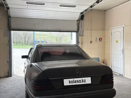 Mercedes-Benz E 220 1991 года за 750 000 тг. в Талдыкорган – фото 6