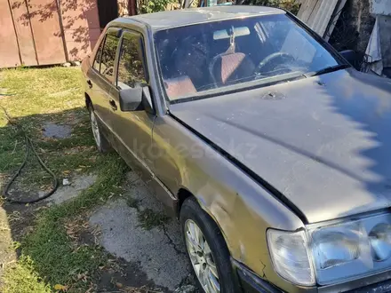 Mercedes-Benz E 220 1991 года за 750 000 тг. в Талдыкорган – фото 8