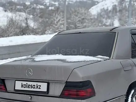 Mercedes-Benz E 220 1991 года за 750 000 тг. в Талдыкорган – фото 9