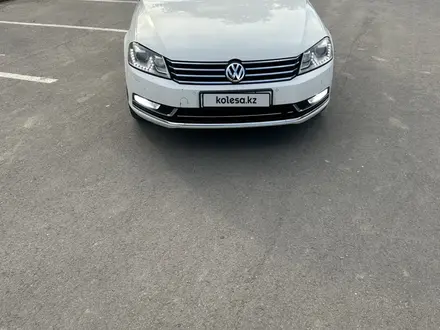 Volkswagen Passat 2014 года за 6 800 000 тг. в Алматы – фото 2