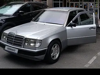 Mercedes-Benz E 230