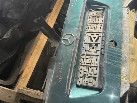 Крышка багажника за 25 000 тг. в Караганда