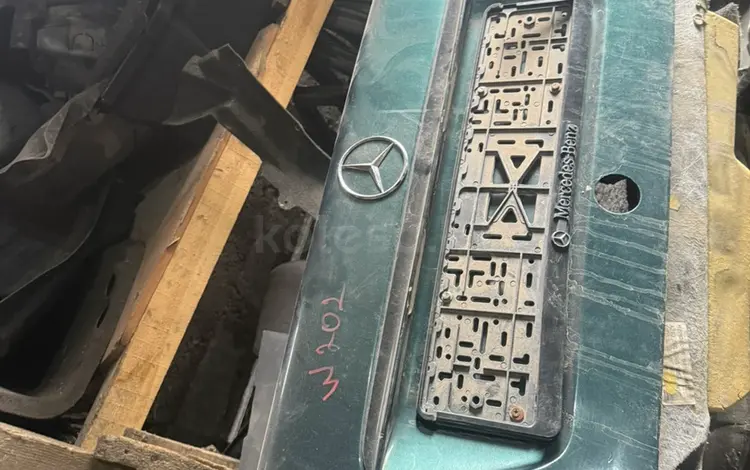 Крышка багажника за 25 000 тг. в Караганда