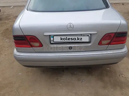 Mercedes-Benz E 230 1996 года за 3 500 000 тг. в Жезказган – фото 2