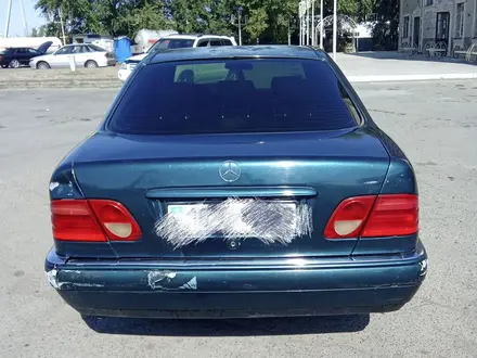 Mercedes-Benz E 230 1995 года за 1 800 000 тг. в Талдыкорган – фото 2