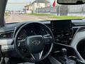 Toyota Camry 2021 года за 16 900 000 тг. в Алматы – фото 3