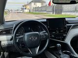 Toyota Camry 2021 года за 19 200 000 тг. в Алматы – фото 3