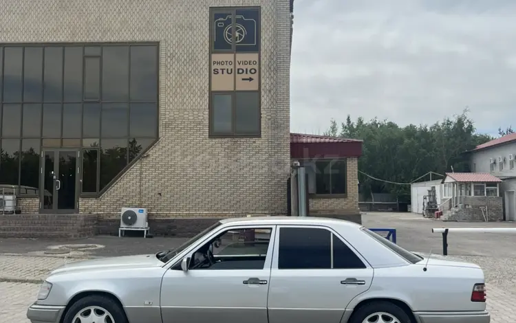 Mercedes-Benz E 320 1994 годаүшін2 450 000 тг. в Астана
